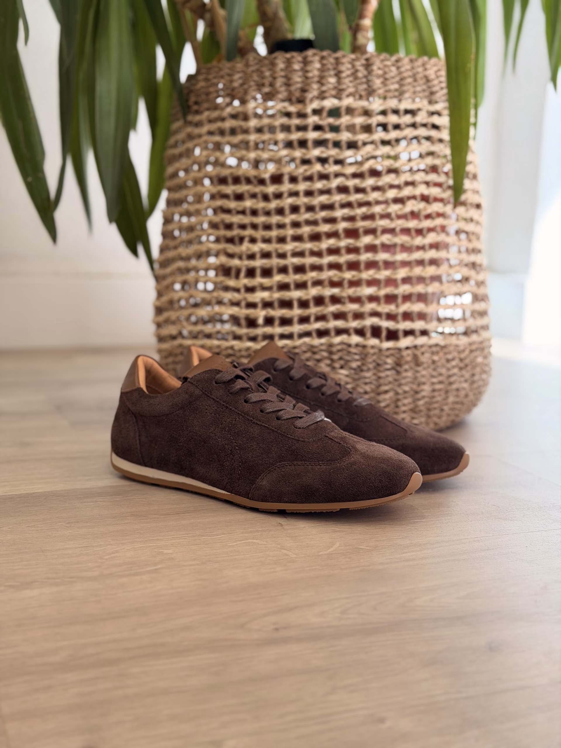 deportivo piel color moka