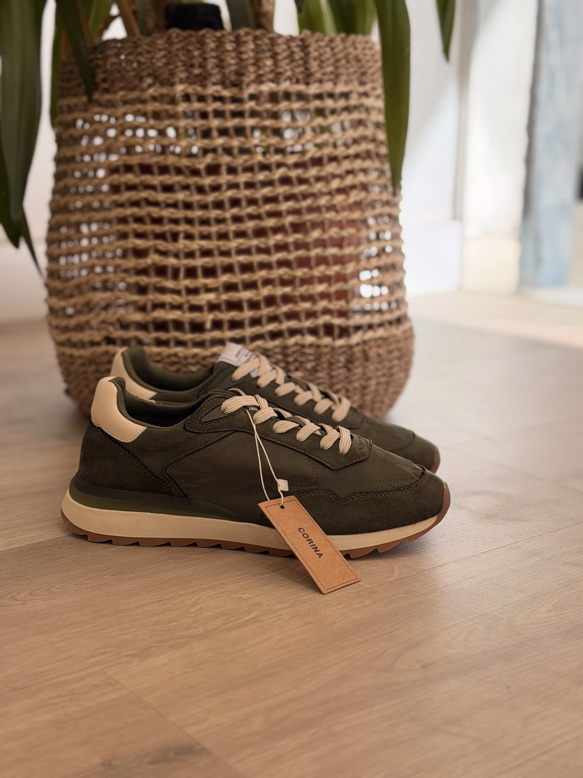 deportivo corina color kaki